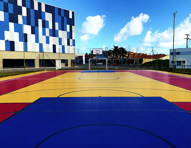 Piso modular esportivo externo